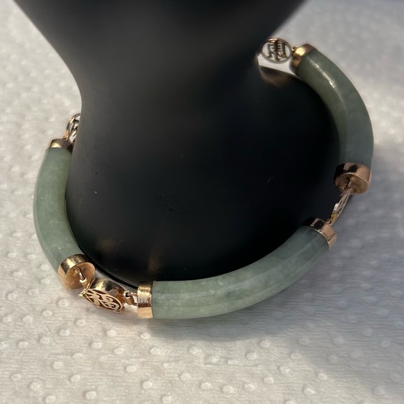 14k Solid Gold and Green Jade Bracelet - Picture 8 of 15